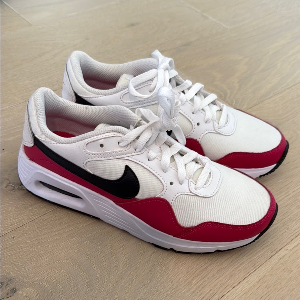 Nike Women’s White and Pink Sneakers BRAND NEW
